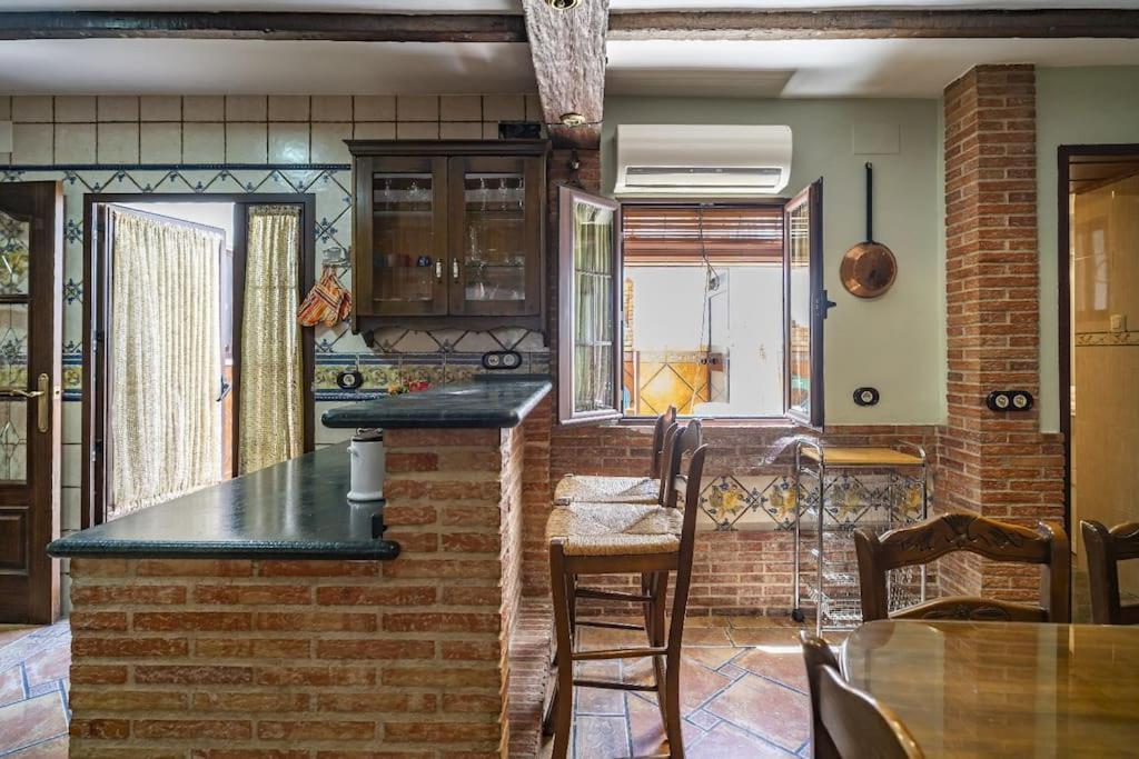 Casa Con Patio Y Terraza En Barrio Historico De La Villa, Junto Al Adarve 普里埃格·德·科尔多巴 外观 照片