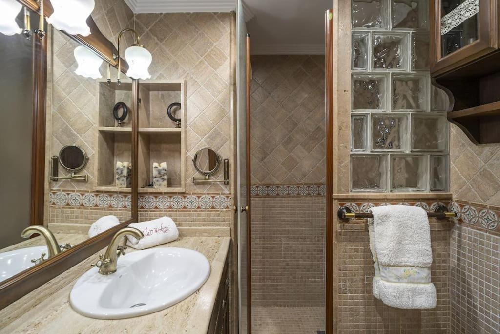 Casa Con Patio Y Terraza En Barrio Historico De La Villa, Junto Al Adarve 普里埃格·德·科尔多巴 外观 照片